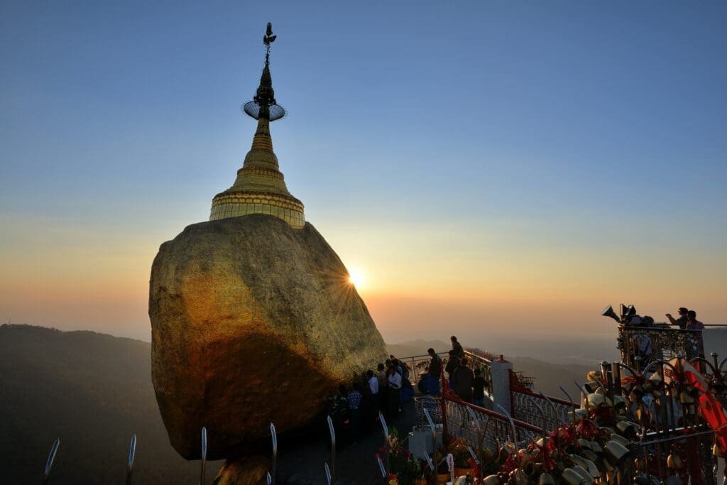 พระธาตุอินแขวน ทัวร์พม่า